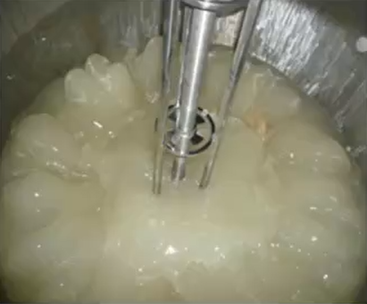 传统黄色视频榴莲视频往往需要高剪切黄色视频榴莲视频机辅助混合
